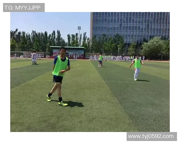 当足球球星化身程序员用键盘敲代码展现绿茵场外的别样风采 当足球球星化身程序员用键盘敲代码展现绿茵场外的别样风采