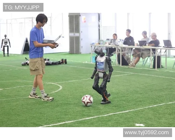 球星训练视频揭秘:提升足球技巧的专业训练方法与实战解析 球星训练视频揭秘:提升足球技巧的专业训练方法与实战解析