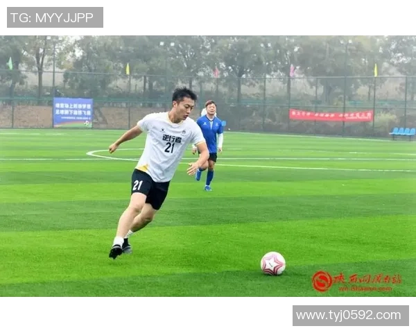 钢齿足球球星奋勇拼搏展现力量激情点燃绿茵赛场梦想 钢齿足球球星奋勇拼搏展现力量激情点燃绿茵赛场梦想